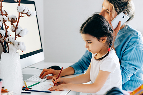 Bildnachweis: Adobestock - Beruf und Familie passen zusammen